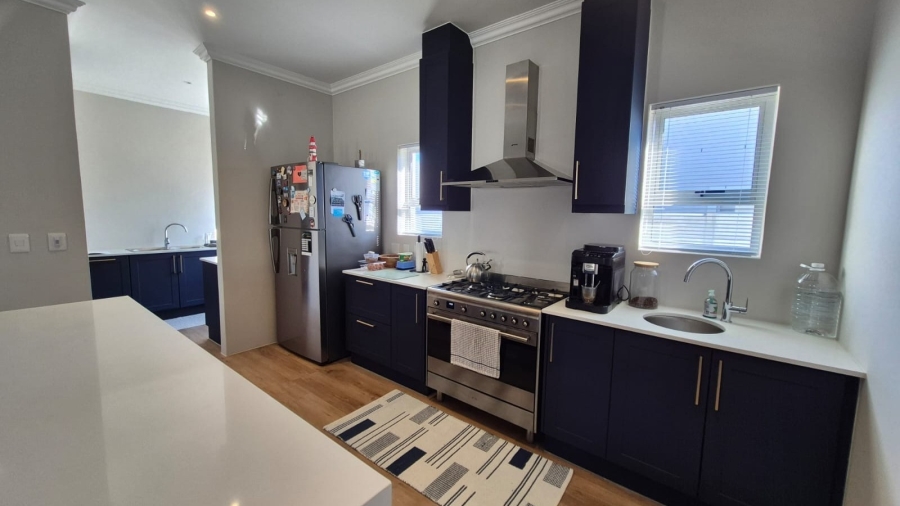 To Let 4 Bedroom Property for Rent in Sunningdale Western Cape